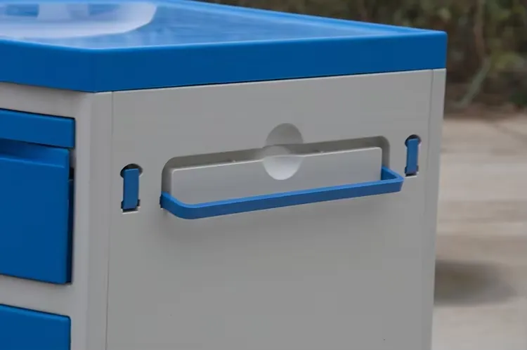Side fitting and upper edge of the bedside cabinet